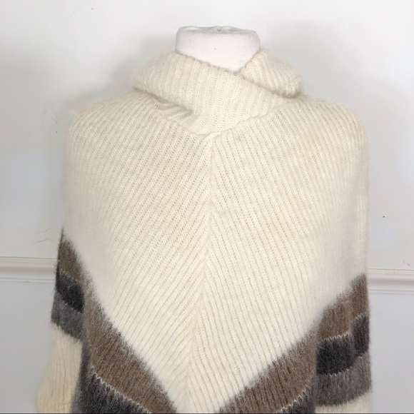 Vintage WOOL cream hooded Cape made in ICELAND - Picture 7 of 11